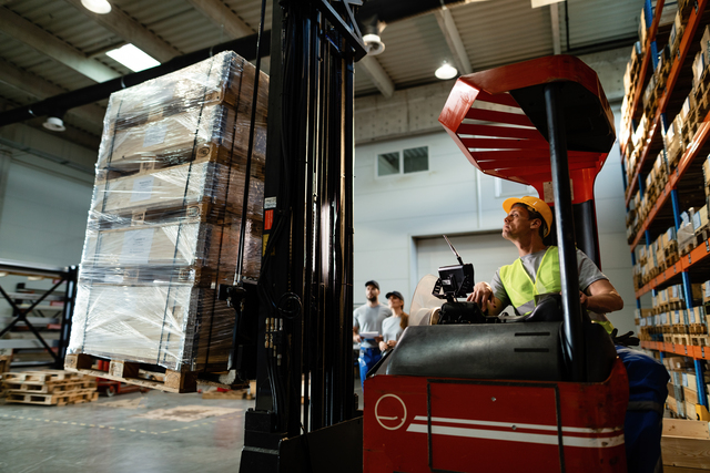 Manobrador de Empilhadores e Plataformas Elevatórias
