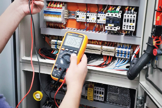 Segurança e manutenção de quadros elétricos